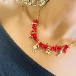 Collier doré à charms