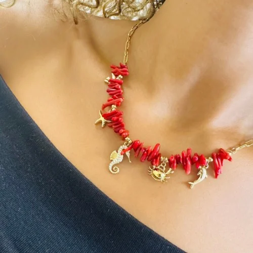 Collier doré à charms