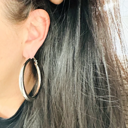 Boucles d'oreilles en acier inoxydable modernes et élégantes : Découvrez notre collection de boucles d'oreilles en acier inoxydable, alliant modernité et élégance pour un style intemporel.