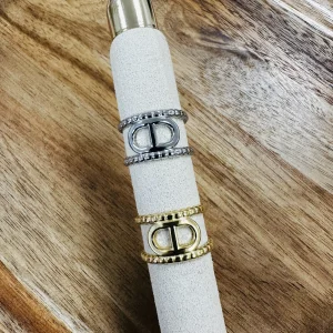 Bague ajustable Nevada – L’éclat chic et moderne du bijou en acier inoxydable