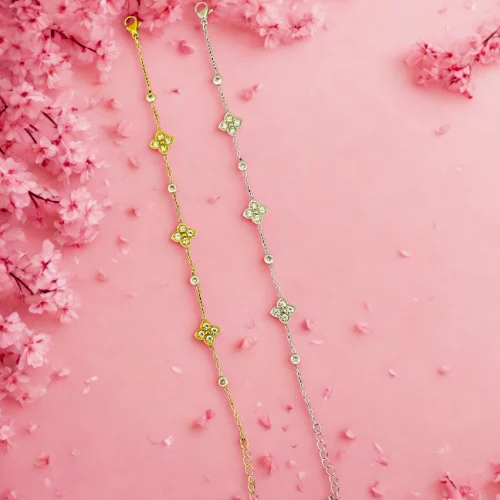 Le bracelet By Flower est de ces bijoux que l’on ne se lasse jamais de porter