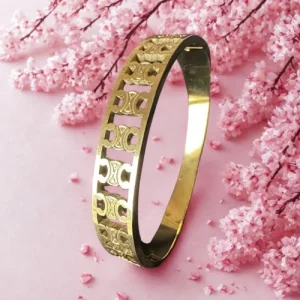 Jonc SOLÉA en acier inoxydable peut être porté au quotidien ou pour des occasions 