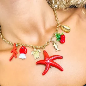 Collier à breloques d’été au style affirmé