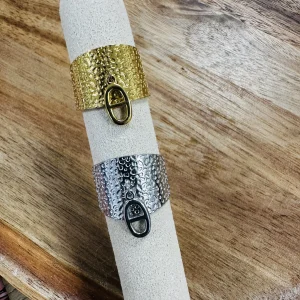 Bague Lumina un éclat délicat sublimé par une breloque élégante