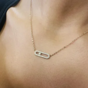 Collier Mimi en acier inoxydable, alliant simplicité et élégance intemporelle.