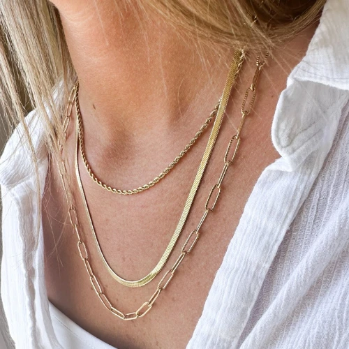 Collier Trio en Acier Inoxydable Doré: Élégance Assurée